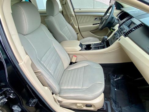 Used 2017 Ford Taurus SE FWD image 19