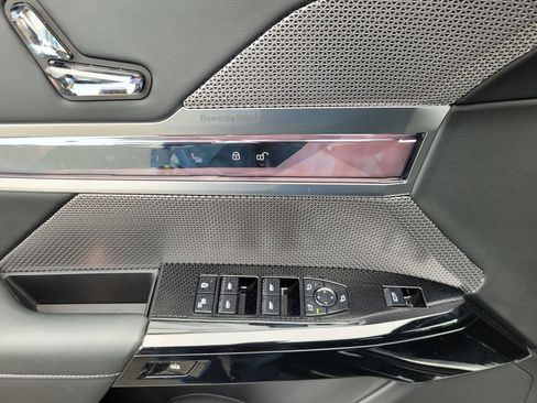 Used 2024 BMW i7 eDrive50 w/ Executive Package image 27