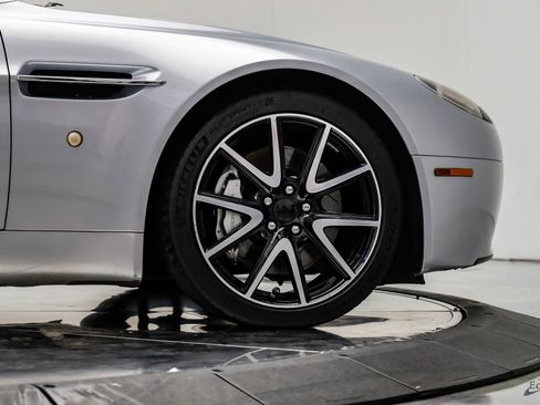 Used 2009 Aston Martin V8 Vantage Convertible image 89