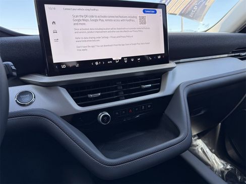 New 2025 Ford Explorer Active image 38