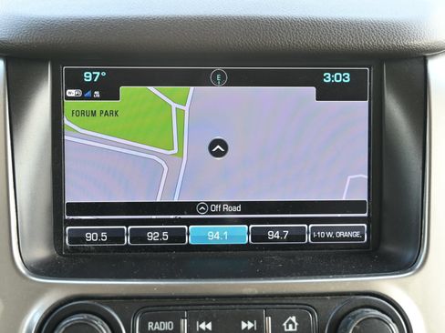 Used 2019 Chevrolet Suburban LT RWD image 12