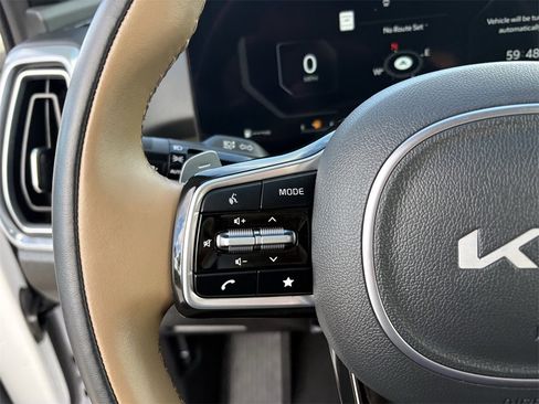 Certified 2025 Kia Sorento SX Prestige w/ Olive Brown Leather Package image 34