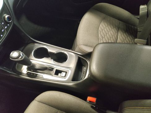 Used 2020 Chevrolet Equinox LT FWD image 26