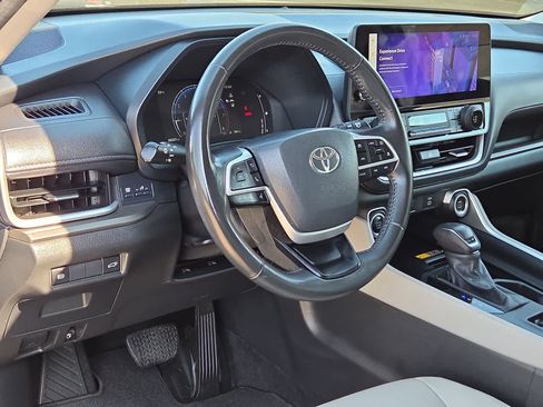 Certified 2024 Toyota Grand Highlander FWD image 10
