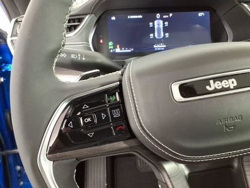 Used 2023 Jeep Grand Cherokee Overland AWD/4WD image 19