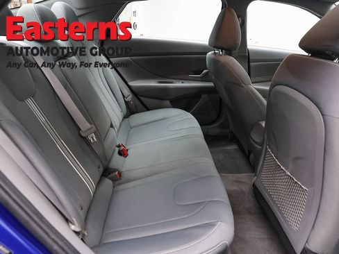 Used 2022 Hyundai Elantra SEL w/ Convenience + Premium Package FWD image 23