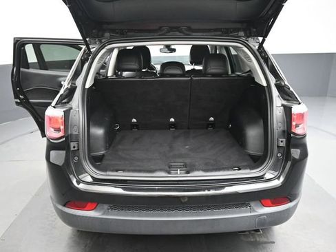 Used 2018 Jeep Compass Latitude FWD image 19