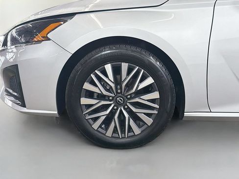 Used 2024 Nissan Altima 2.5 SV FWD image 29