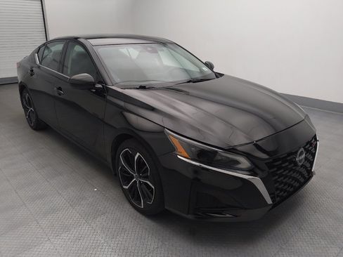 Used 2024 Nissan Altima 2.5 SR FWD image 13