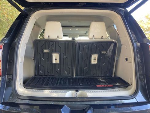 Used 2023 GMC Acadia Denali w/ Trailering Package image 8