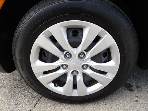 Used 2023 Kia Soul LX FWD image 9
