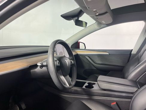 Used 2024 Tesla Model Y Long Range image 17