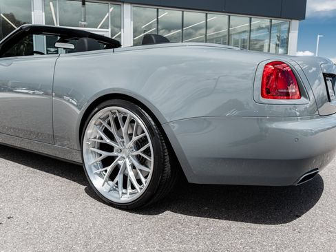 Used 2020 Rolls-Royce Dawn RWD image 9