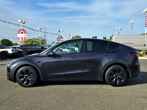 Used 2024 Tesla Model Y Long Range AWD/4WD image 8