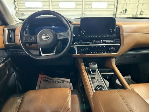 Used 2022 Nissan Pathfinder Platinum w/ Cargo Package AWD/4WD image 4