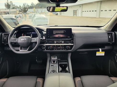 New 2026 Nissan Pathfinder Platinum image 16