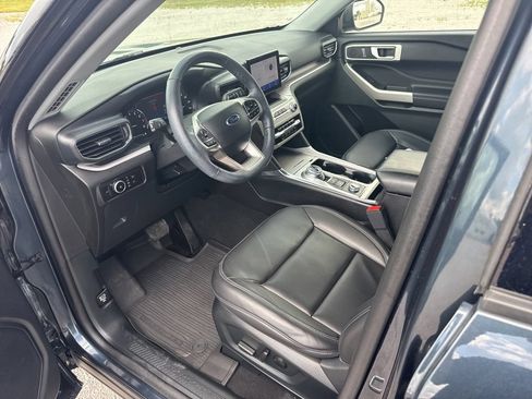 Used 2023 Ford Explorer XLT w/ Equipment Group 202A AWD/4WD image 20