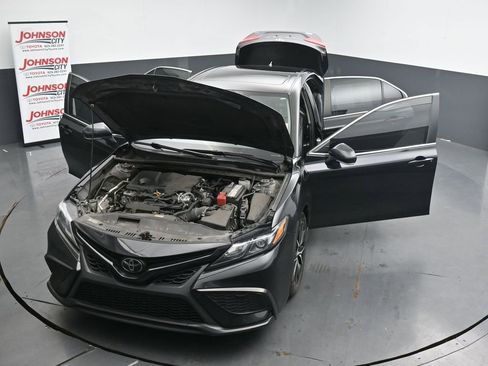 Used 2023 Toyota Camry SE w/ Cold Weather Package FWD image 26