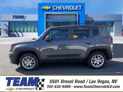 Used 2023 Jeep Renegade Latitude w/ Premium Group AWD/4WD image 1