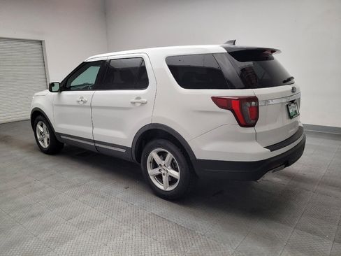 Used 2018 Ford Explorer XLT FWD image 3
