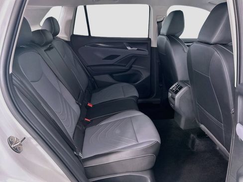 Used 2025 Volkswagen Tiguan SE FWD image 20