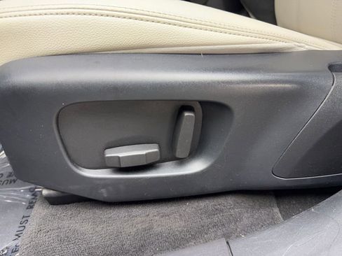 Used 2019 Land Rover Range Rover Velar R-Dynamic SE image 30