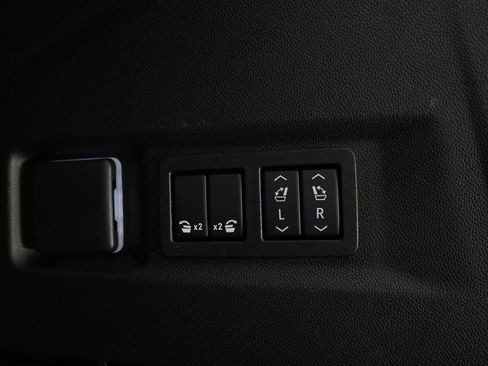 Used 2025 GMC Yukon Denali AWD/4WD image 12