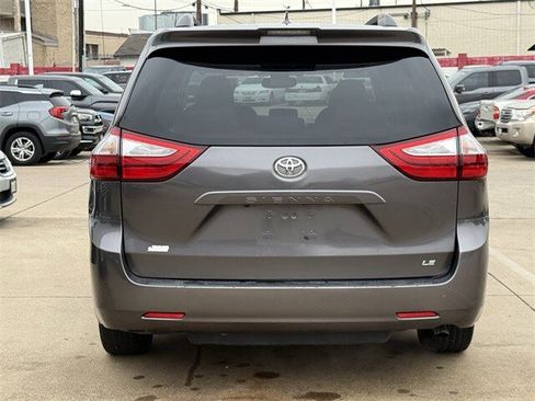 Used 2019 Toyota Sienna LE image 5