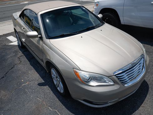 Used 2013 Chrysler 200 Touring w/ Cold Weather Group FWD image 19