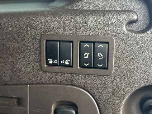 Used 2015 Chevrolet Suburban LTZ image 20