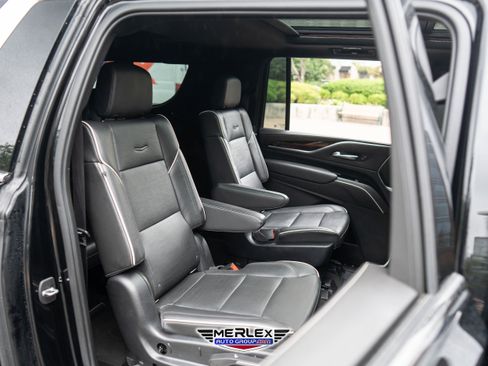 Used 2022 Cadillac Escalade ESV Premium Luxury image 18