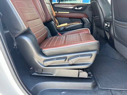 Used 2023 GMC Yukon XL Denali Ultimate AWD/4WD image 16