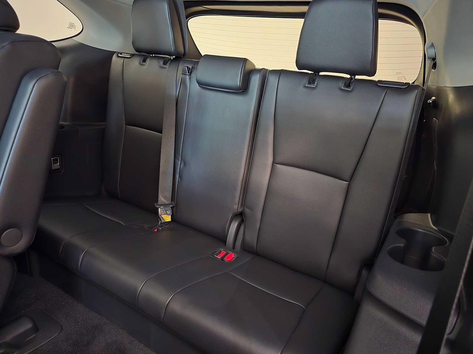 Used 2024 Toyota Highlander XLE AWD/4WD image 25