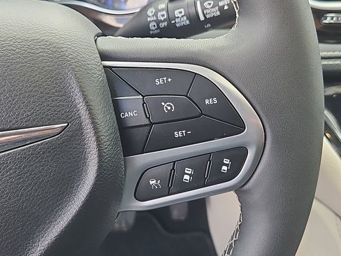 Used 2022 Chrysler Pacifica Limited AWD/4WD image 20