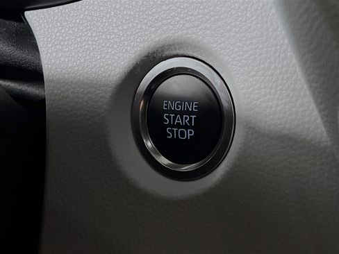 Used 2025 Toyota Corolla SE image 23