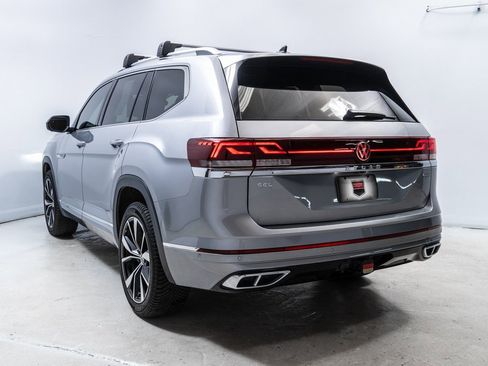Used 2024 Volkswagen Atlas SEL Premium R-Line image 3