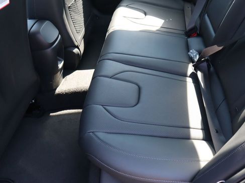 New 2025 Hyundai Elantra Limited image 18