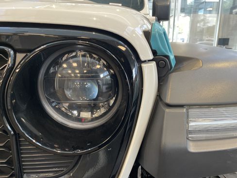 Used 2024 Jeep Wrangler Unlimited AWD/4WD image 5
