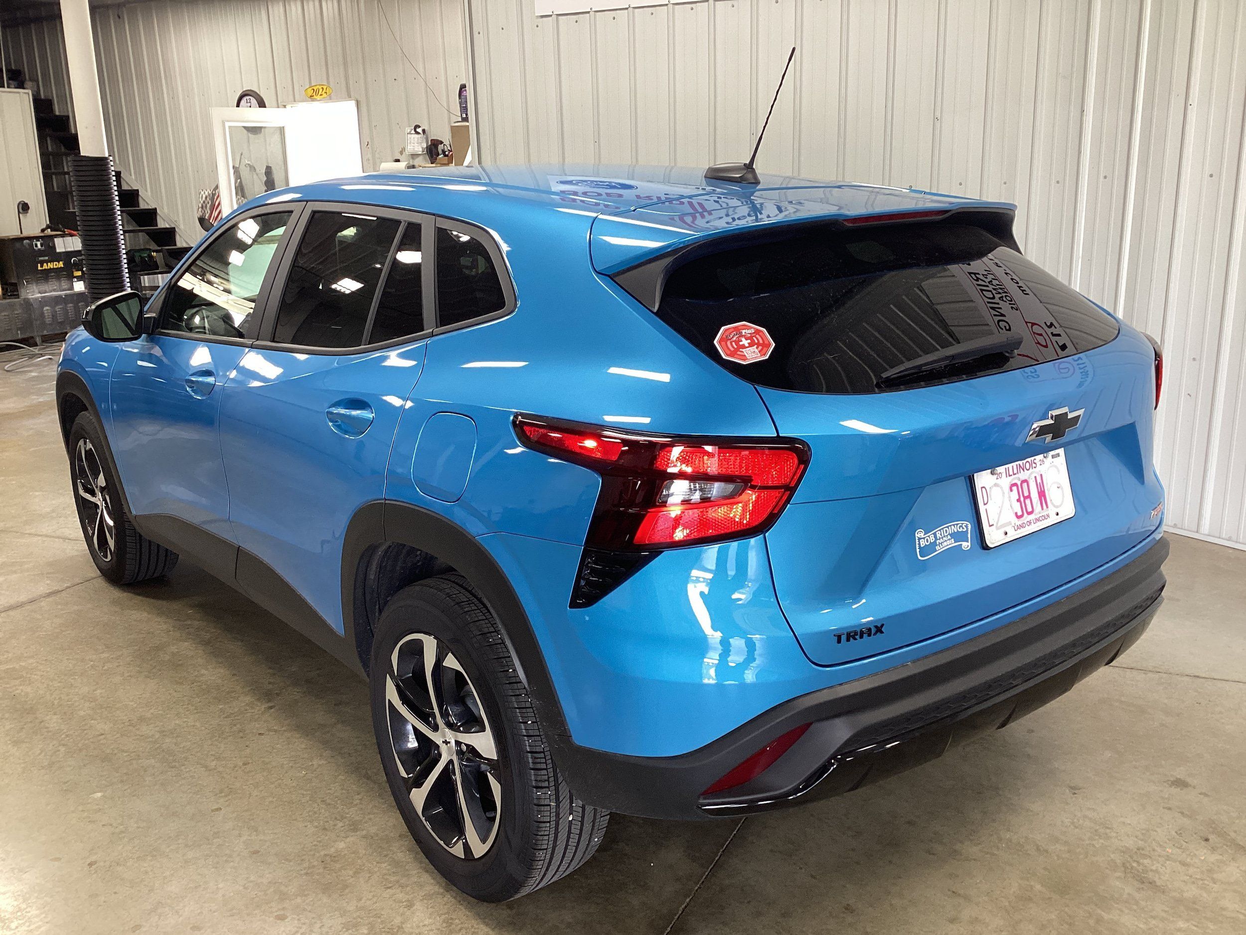 Used 2025 Chevrolet Trax RS FWD image 3