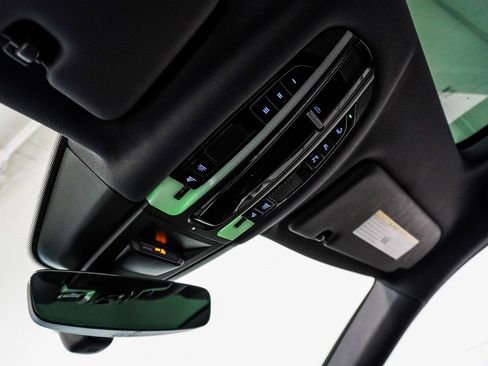 Used 2023 Porsche Cayenne Platinum Edition image 44