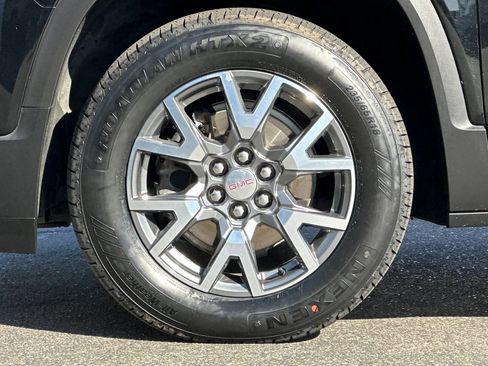 Used 2022 GMC Acadia SLT FWD image 38