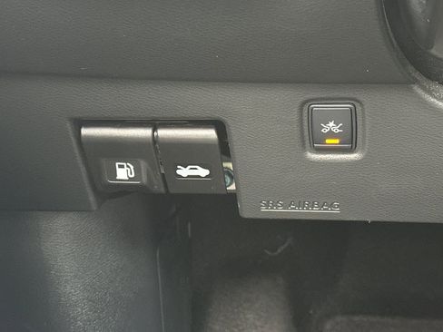 Used 2018 Nissan Kicks S image 51