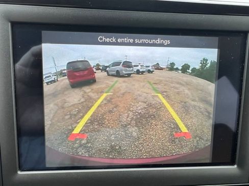 Used 2020 Chrysler Pacifica Touring w/ Tire & Wheel Group FWD image 31