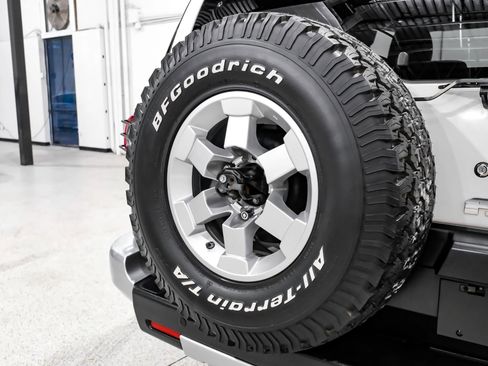 Used 2014 Toyota FJ Cruiser 4WD w/ Upgrade Package image 39