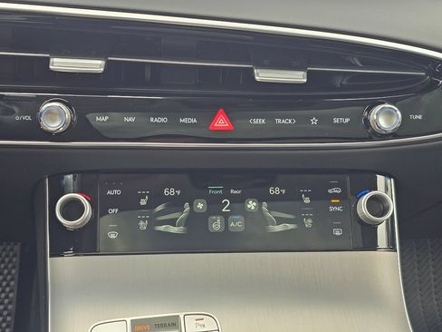 New 2026 Genesis GV70 2.5T Advanced AWD/4WD image 15