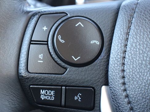 Used 2017 Toyota Corolla SE image 22