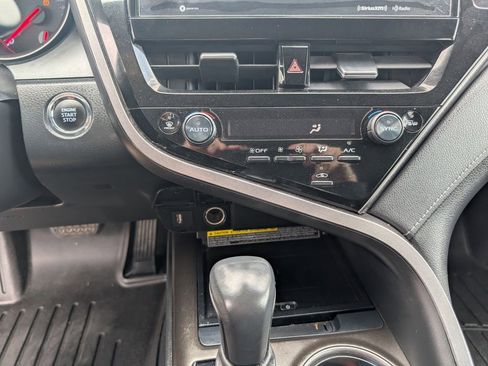 Used 2021 Toyota Camry XSE image 15