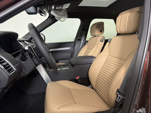 Used 2026 Land Rover Discovery Limited Edition AWD/4WD image 4