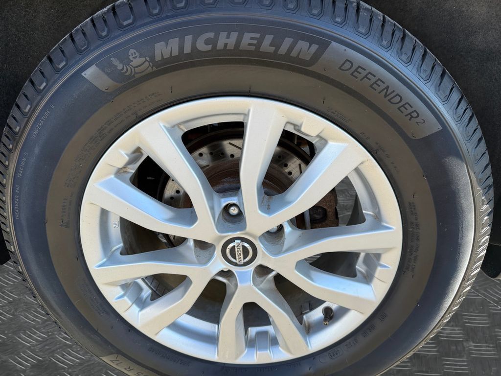 Used 2018 Nissan Rogue SV AWD/4WD image 21