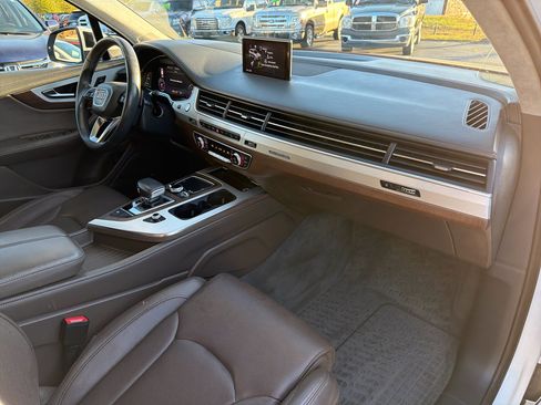 Used 2019 Audi Q7 3.0T Prestige w/ Prestige Package image 11